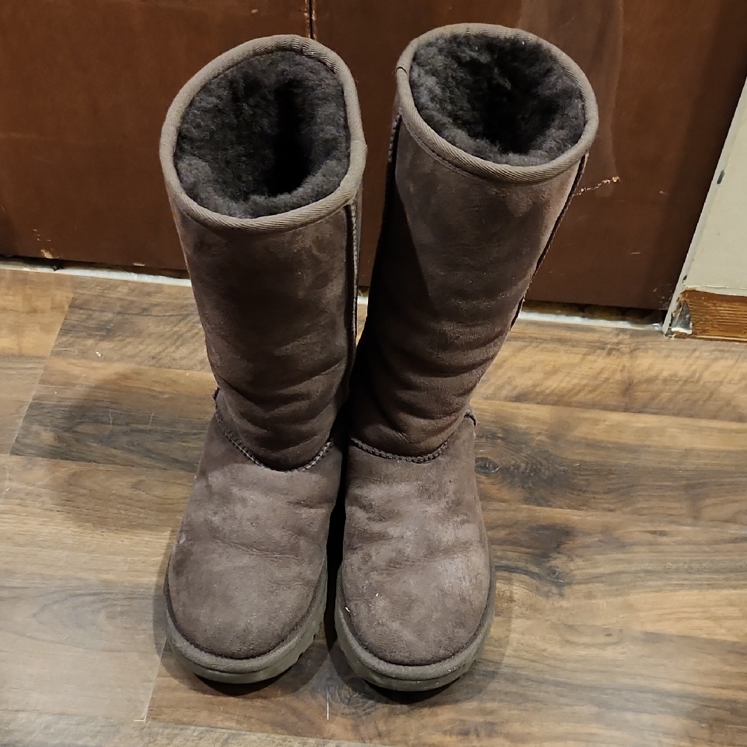 Ugg - Size 5